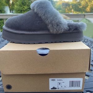 COPY - COPY - UGG slippers Disquette size 7 Color: Charcoal new and Authentic.